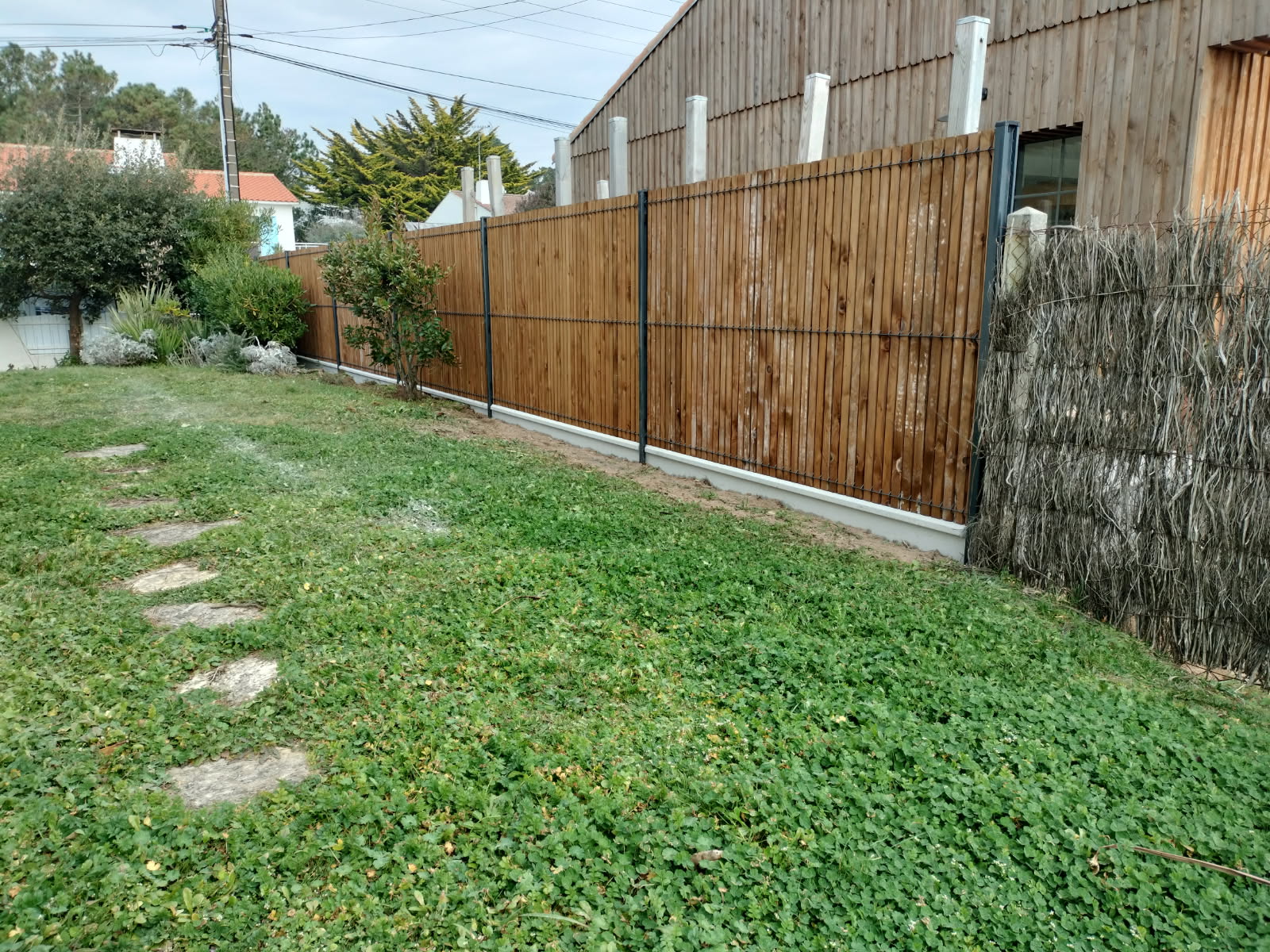 Grillage rigide avec occultant bois ou PVC